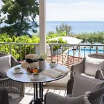Apartment In Elia With A Shared Pool