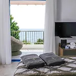 Apartment In Elia With A Shared Pool