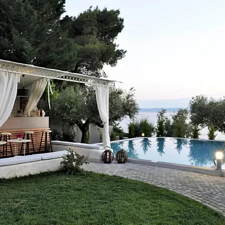 In Elia With A Shared Pool Апартаменты