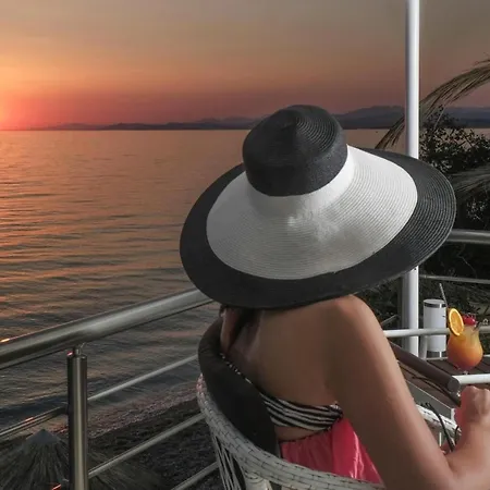 In Elia With A Shared Pool * Kalogria (Sithonia)