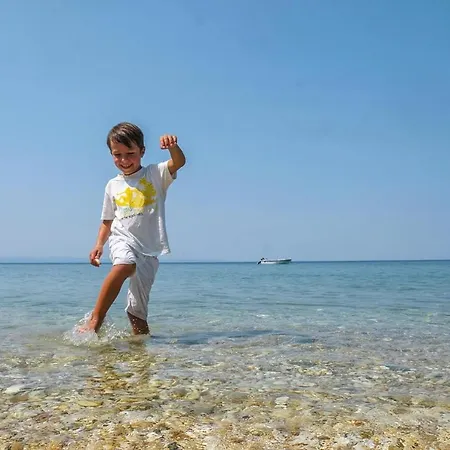 Διαμέρισμα In Elia With A Shared Pool