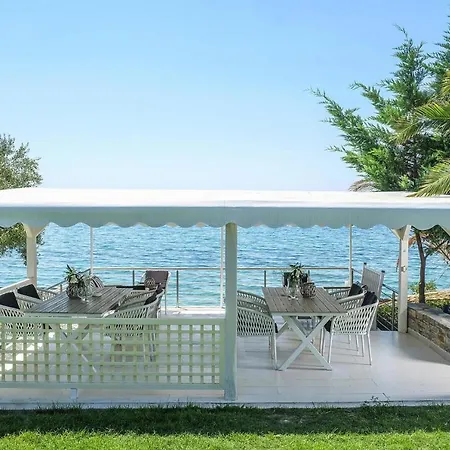 In Elia With A Shared Pool Διαμέρισμα