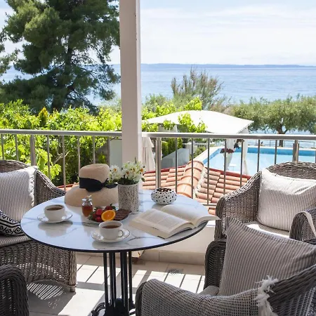 Appartamento In Elia With A Shared Pool