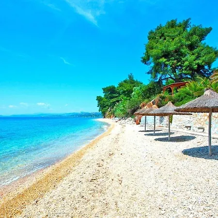 Appartamento In Elia With A Shared Pool *