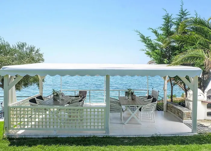 In Elia With A Shared Pool Apartman